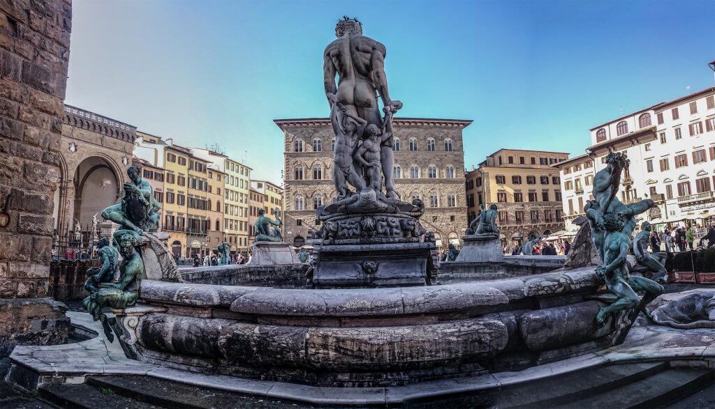 Fotografia de la parte de atrás de la fuente de Neptuno