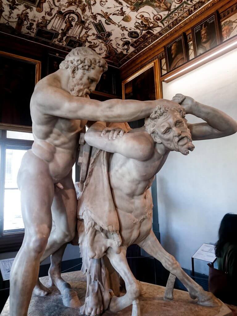 Hércules sujetando a Neso el centauro