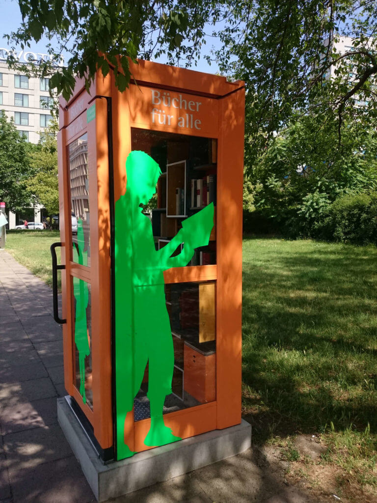 Cabinas biblioteca en ciudad Europea