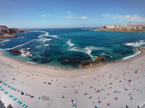 Panorámica de la ensenada do Orzán en A coruña