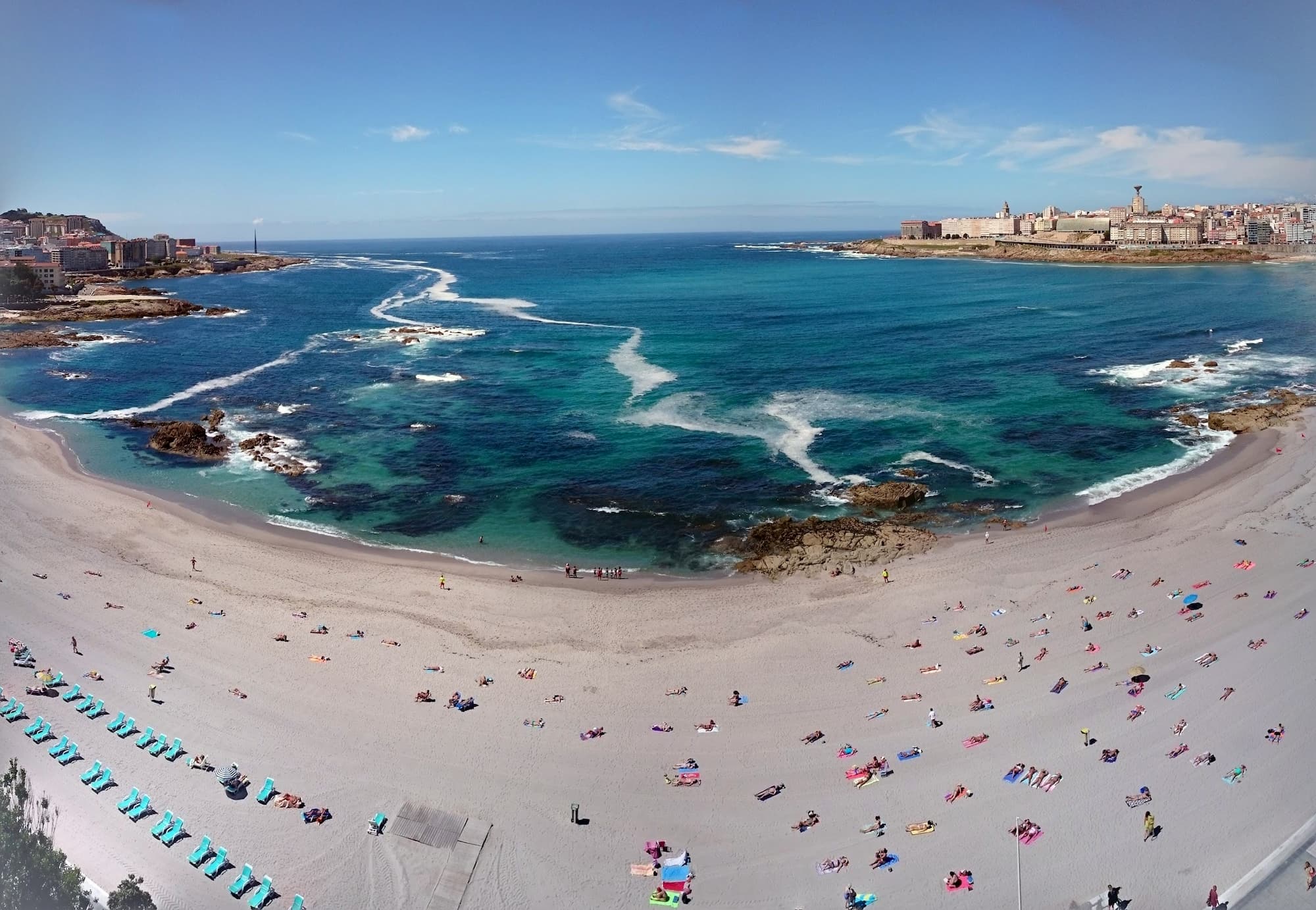 Panorámica de la ensenada do Orzán en A coruña